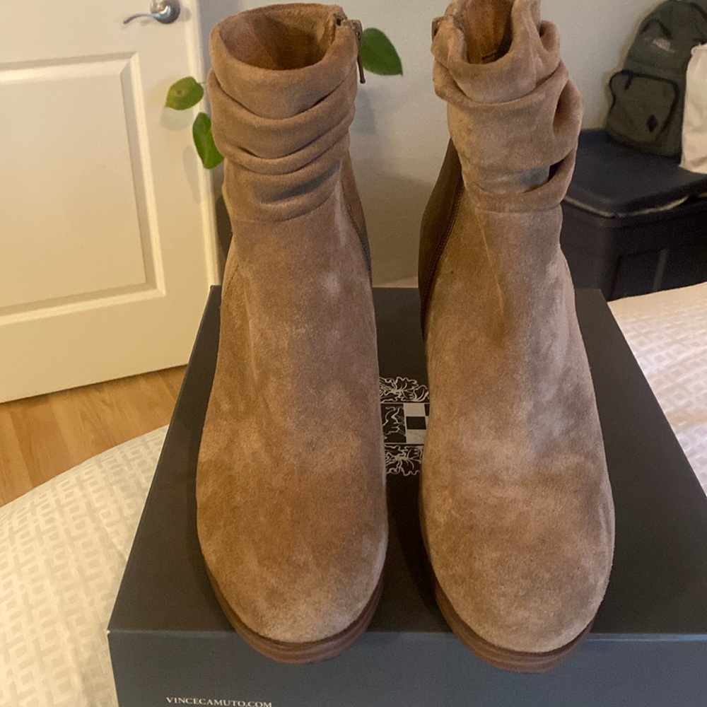 Suede, Vince, Camuto side, zipper stack, tail boot